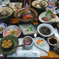 美味しい夕食、特にウニとアワビが！