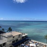 ラナイからエメラルドグリーンの海が一望できます。