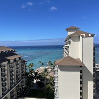 廊下から海が見えます。