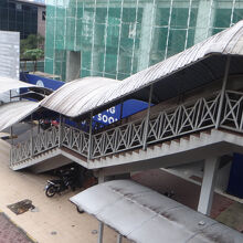 Dang Wangi駅への陸橋
