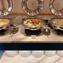 朝食無料を謳うだけだけあって…