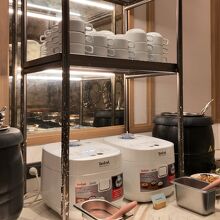 ごはん・お味噌汁もあります