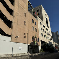 ホテル前の通りから