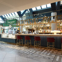 イータリーとスタバが入っています