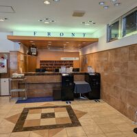 フロントです。