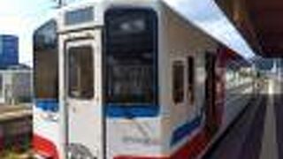 久慈駅と盛駅を結ぶ三陸海岸沿いを走る鉄道