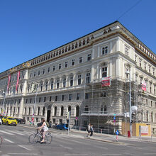 裏側からの建物