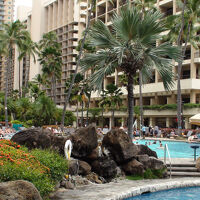 ホテル内にプールが4つある。