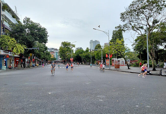 ドンキンギアトゥック広場