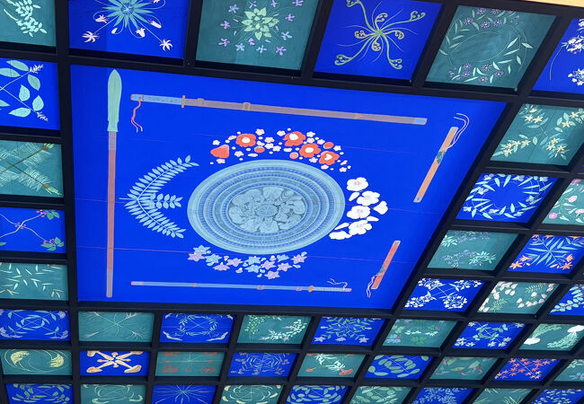 お堂の天井も溜息がる美しさ♪♪境内に古墳の展示室もあります♪♪