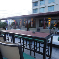 ラウンジのテラス席