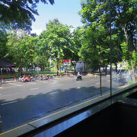 朝食レストランの向かいは9月23日公園