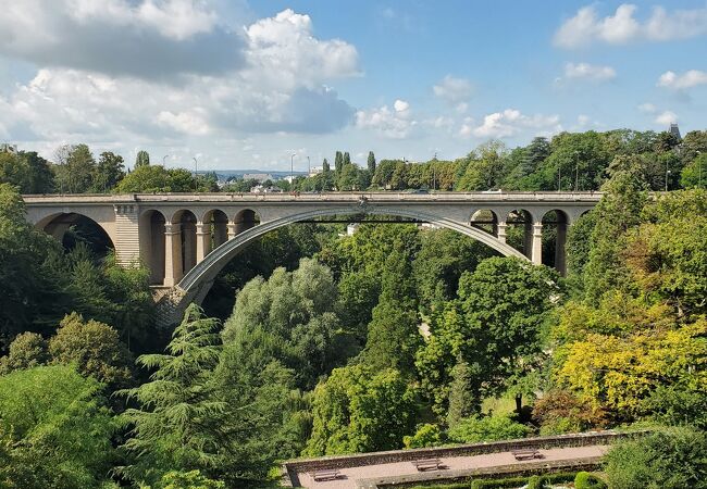 アドルフ橋