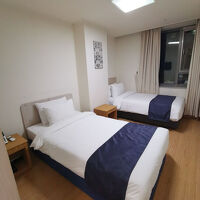 シンプルなお部屋です。長期滞在が快適にできそうです。