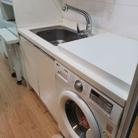 洗濯機、流し、冷蔵庫があります。自炊可能。