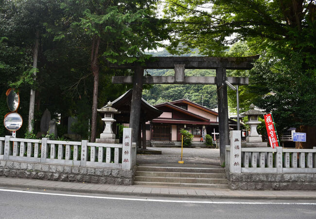 市街地に近い方の三嶋神社