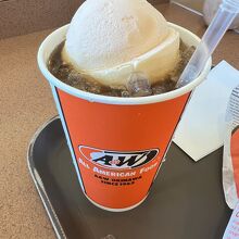 ルートビアはおかわり無料というのも嬉しい^_^