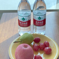 フルーツと水がありました