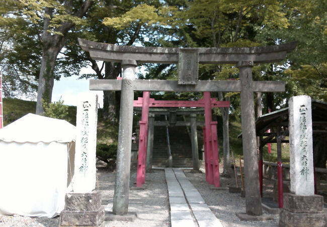 城の中の神社