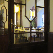 クラシックな雰囲気の店内