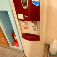 温水、冷水が出る。ときどき水切れで役立たず