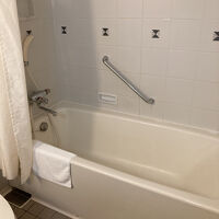 全体も広々。浅いけど長さがあってゆったりと浸かれる湯船でした