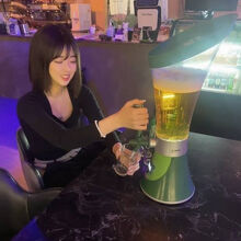 韓国語のほかに日本語と簡単な英語が通じる美人スタッフ