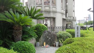 殉職碑が敷地にありました