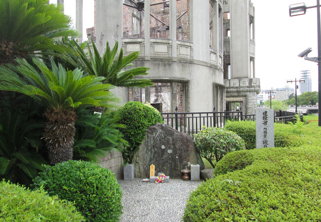 殉職碑が敷地にありました