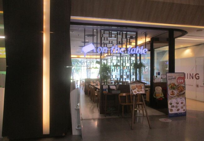 オン ザ テーブル トーキョー カフェ (ザ マーキュリー ヴィレ店)