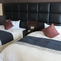 ダブルベッド2台