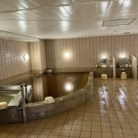 モール泉の浴場