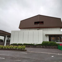 建物の古いさはサービスでカバー　９月現在海側に建て増し工事中