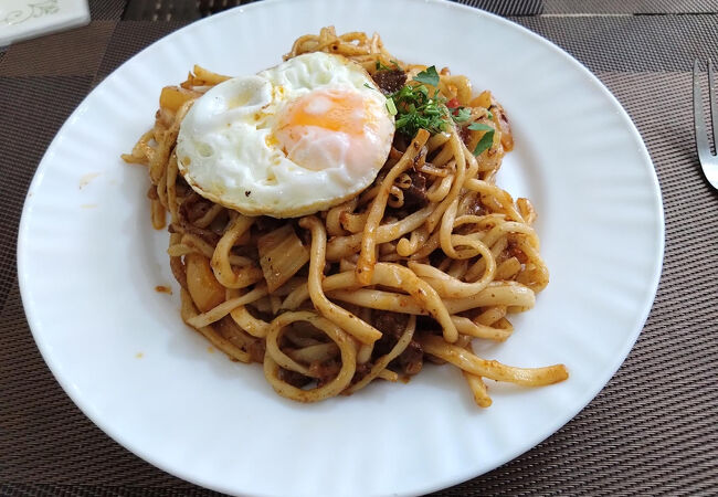 イカット ブティックス カフェ & レストラン