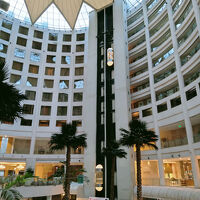 円形のホテル内側。