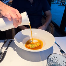 ブイヤベースも絶品。ハーフサイズを更に2等分してくれました。