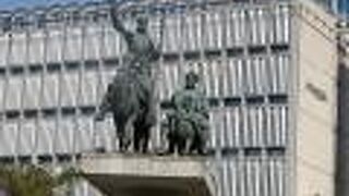 ドンキホーテとサンチョパンザ像