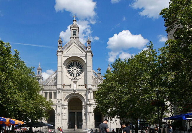 古い塔が残されている聖カトリーヌ教会