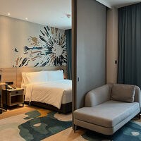 ベッドルームは扉で完全に仕切ることができます