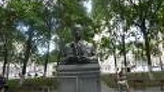 聖ギュデュル公園 (聖ギュデュル通り)