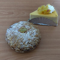 季節の林檎にさつまいもを使ったケーキ