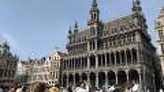 ひときわ大きな建物