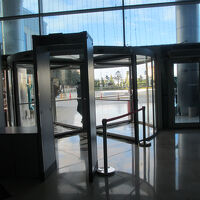 回転ドア、セキュリティチェック