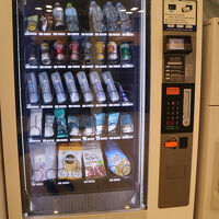 歯ブラシ、飲み物の自動販売機