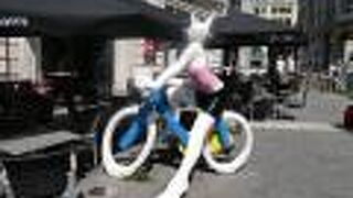 Statue La Chatte a Bicyclette