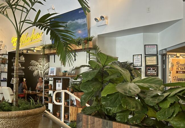 ハワイアン アロマカフェ (ワイキキ ビーチ コマー バイ アウトリガー 店)