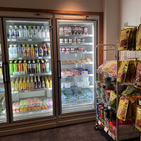 コンビニはないが、コテージ用の飲料とおつまみのみあり