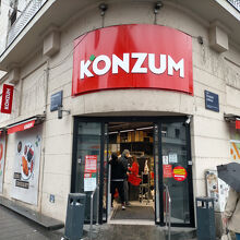 スーパーマーケットでもクラシュのチョコレートを販売している