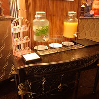 ロビー内フリードリンクあります。