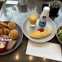 1階の朝食会場はメニューが豊富